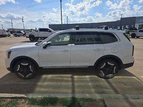 Used 2024 Kia Telluride EX w/ EX Captain's Chair Package AWD/4WD image 3