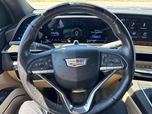 Used 2024 Cadillac Escalade Premium Luxury AWD/4WD image 24