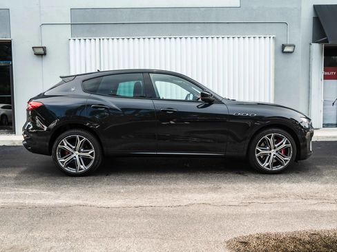 Used 2019 Maserati Levante Trofeo AWD/4WD image 11