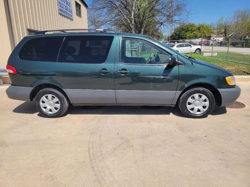 Used 2003 Toyota Sienna CE image 4