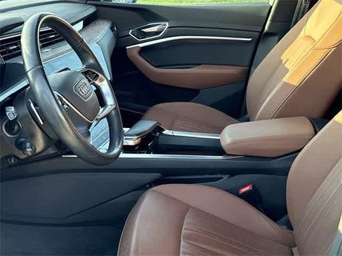 Used 2019 Audi e-tron Premium Plus image 11