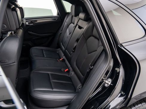 Certified 2025 Porsche Macan image 19