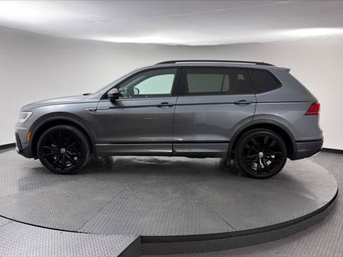 Used 2021 Volkswagen Tiguan SE R-Line FWD image 3