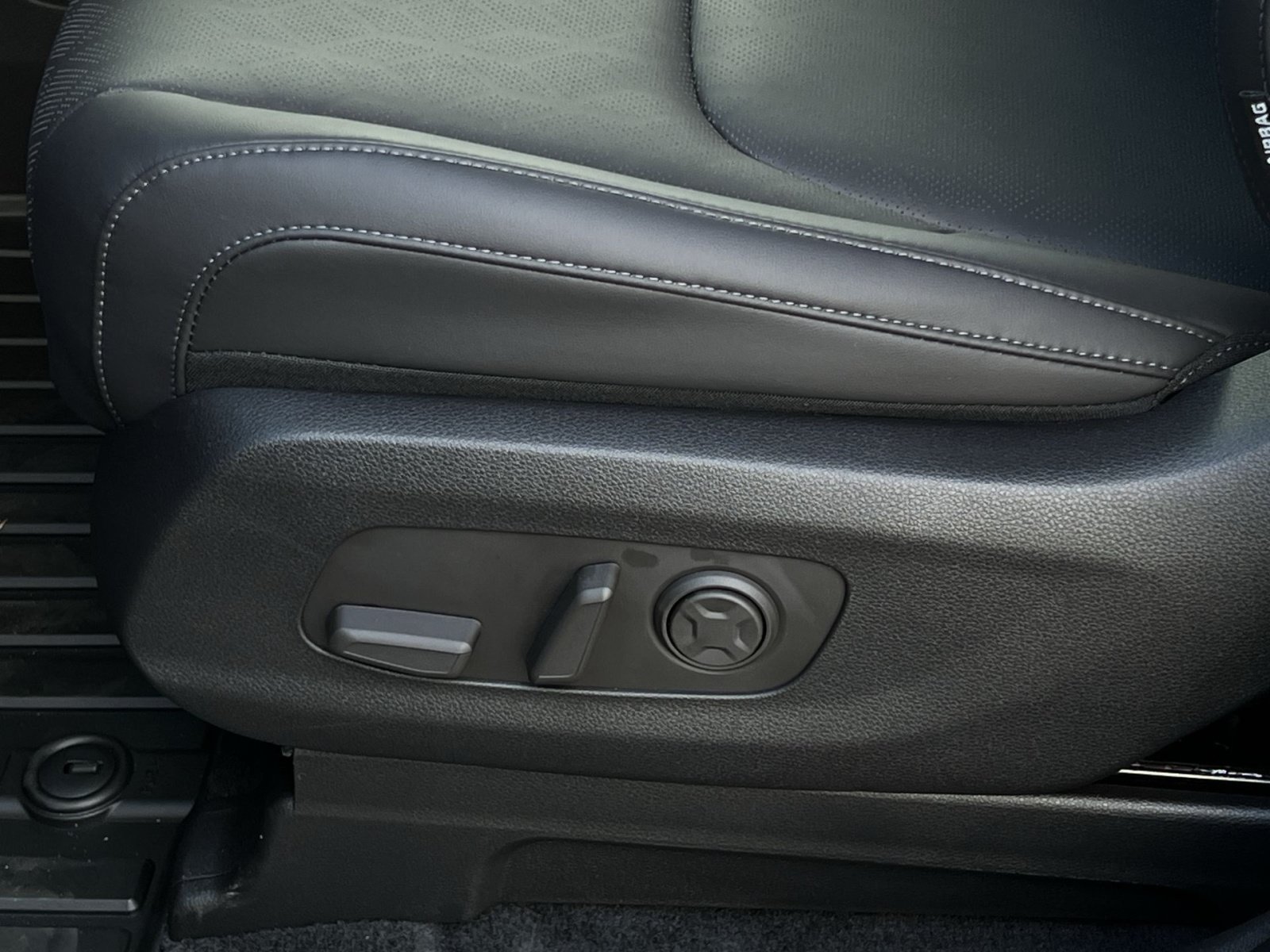 New 2027 Kia Carnival SX FWD image 19