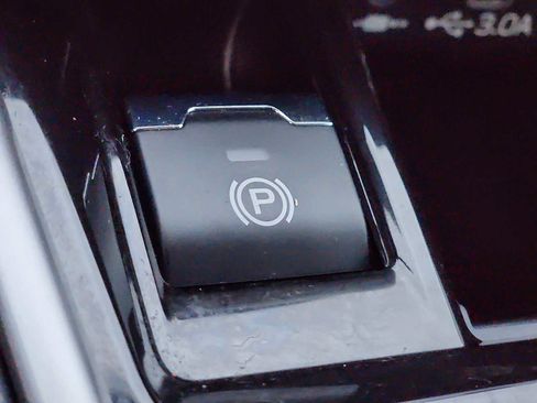 Certified 2025 Subaru Legacy Premium image 24