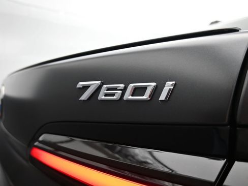 Used 2023 BMW 760i xDrive image 34