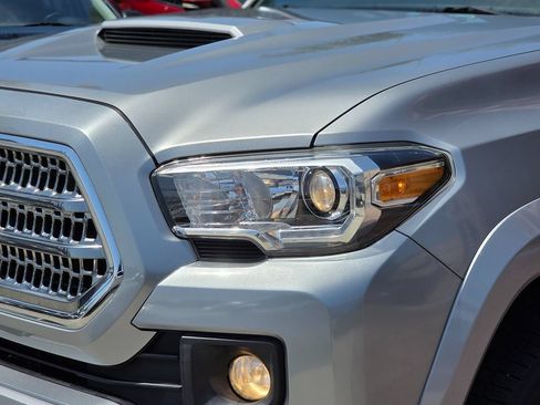Used 2017 Toyota Tacoma TRD Sport w/ Tow Package RWD image 6