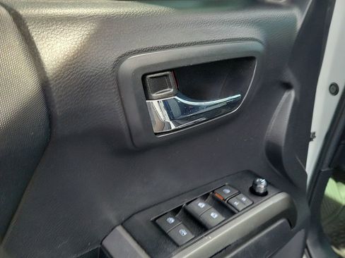 Used 2023 Toyota Tacoma TRD Sport image 12