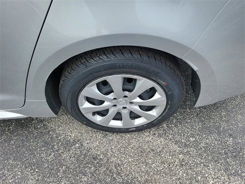 Used 2025 Toyota Corolla LE image 6