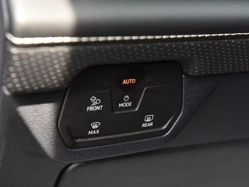 Used 2025 Volkswagen Atlas SE image 11