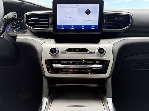 Used 2021 Ford Explorer XLT w/ Equipment Group 202A image 9