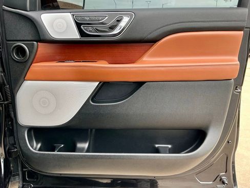 Used 2020 Lincoln Navigator Reserve w/ Equipment Group 208A Reserve AWD/4WD image 21