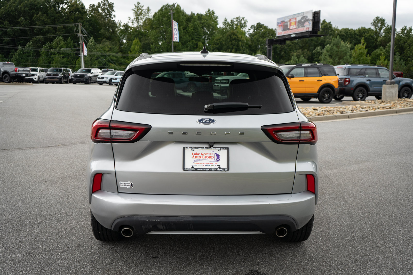 Used 2024 Ford Escape ST-Line w/ Cold Weather Package FWD image 8