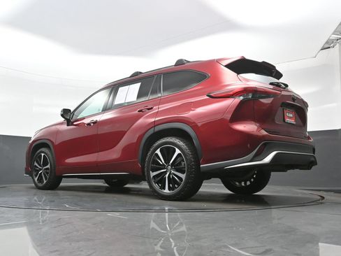 Used 2022 Toyota Highlander XSE AWD/4WD image 31