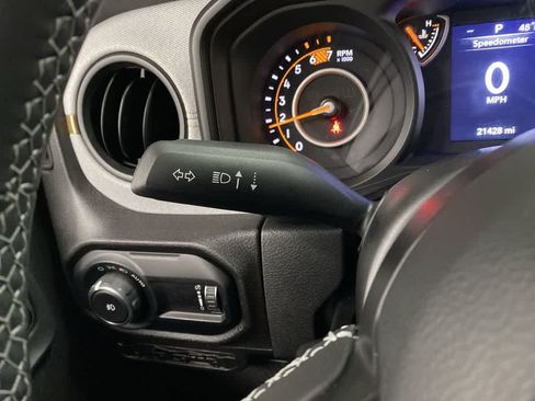 Used 2025 Jeep Wrangler Unlimited Sport AWD/4WD image 23