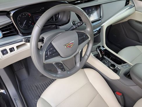 Used 2020 Cadillac XT5 Premium Luxury FWD image 9