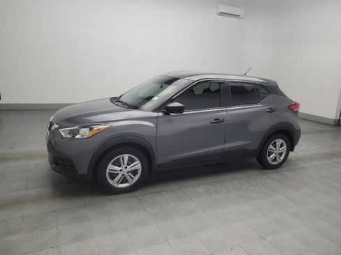 Used 2020 Nissan Kicks S FWD image 2