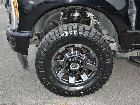 Used 2023 Ford F250 Lariat w/ Sport Appearance Package image 9