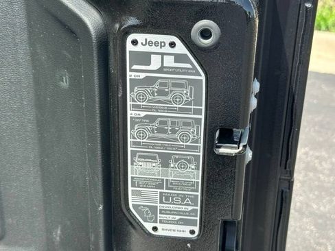 Used 2023 Jeep Wrangler Unlimited AWD/4WD image 24