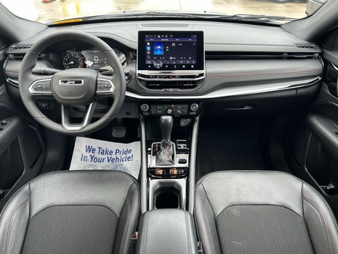 Used 2025 Jeep Compass Trailhawk AWD/4WD image 20