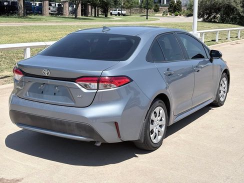 Used 2021 Toyota Corolla LE FWD image 4