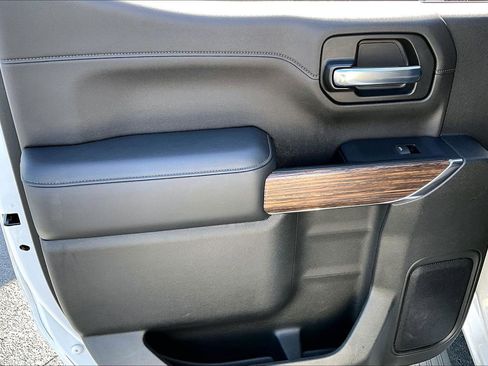 Used 2020 Chevrolet Silverado 1500 High Country w/ Technology Package image 11