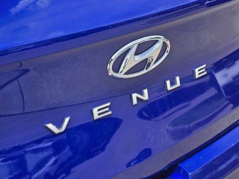 Used 2025 Hyundai Venue SEL FWD image 16