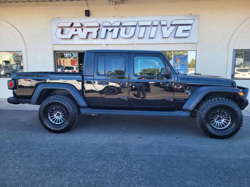 Used 2020 Jeep Gladiator Sport w/ Quick Order Package 24S AWD/4WD image 2