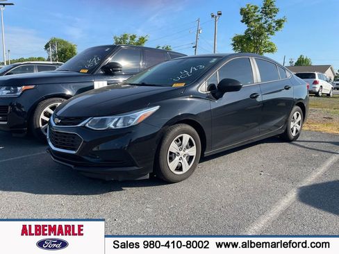 Used 2018 Chevrolet Cruze LS image 1