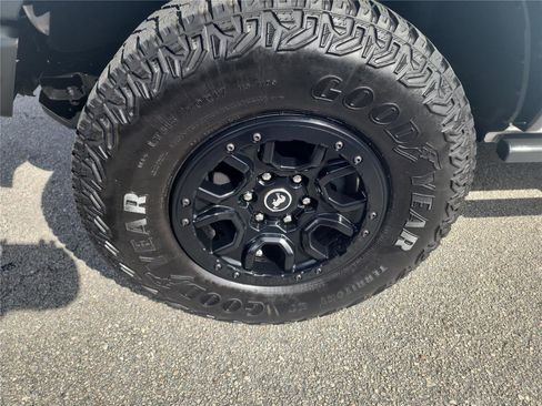 Used 2022 Ford Bronco Wildtrak image 9