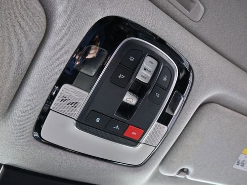 Used 2021 Hyundai Palisade Limited w/ Winter Package image 21