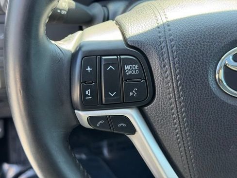 Used 2017 Toyota Highlander XLE AWD/4WD image 22