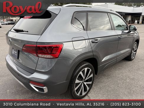 Certified 2022 Volkswagen Taos SE image 5