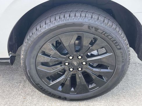 New 2025 Ford Expedition Platinum w/ Stealth Appearance Package AWD/4WD image 9