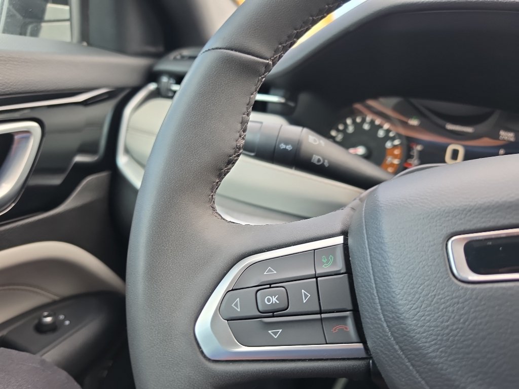 Used 2025 Jeep Compass Limited AWD/4WD image 24