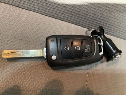 Certified 2023 Hyundai Venue SEL image 31