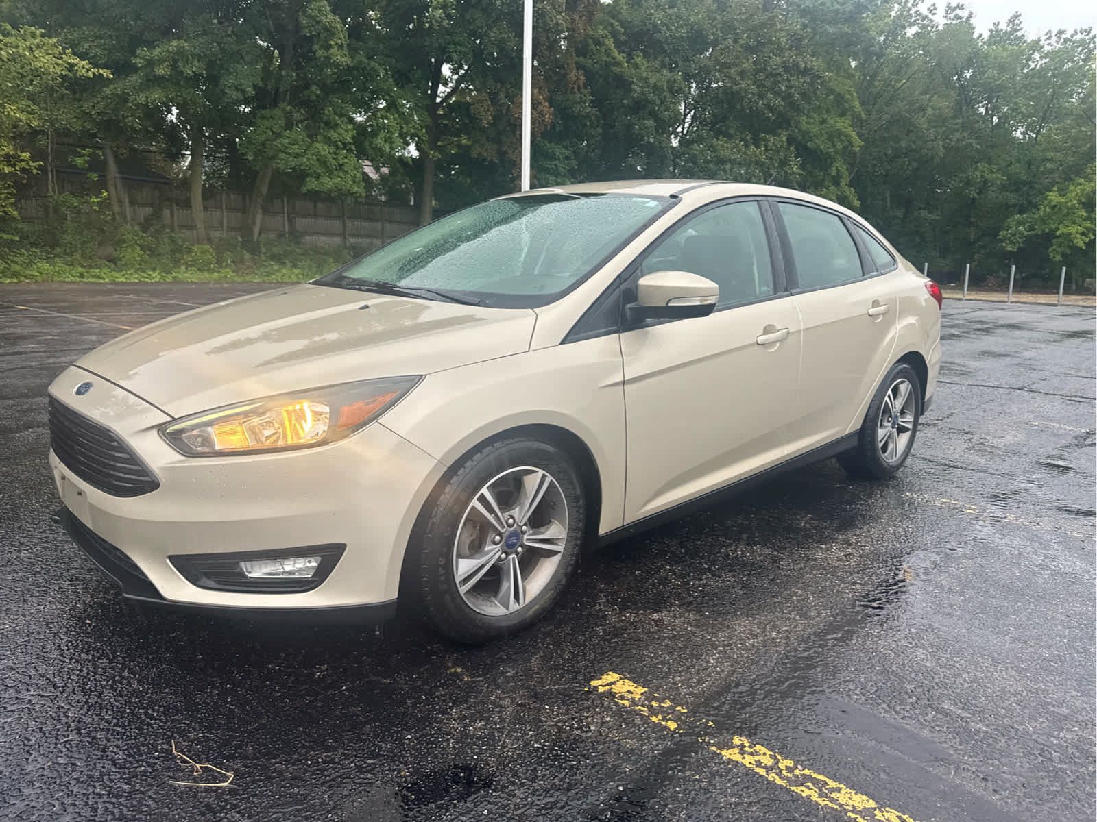 Used 2017 Ford Focus SE FWD image 1