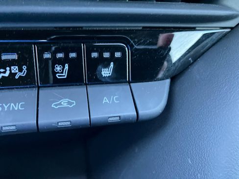 Used 2025 Toyota Crown Signia Limited image 30