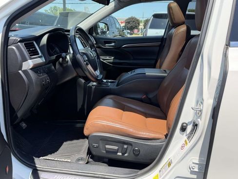 Used 2018 Toyota Highlander Limited AWD/4WD image 18