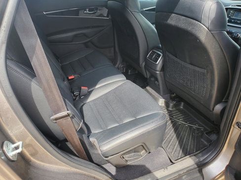 Used 2016 Kia Sorento EX image 7