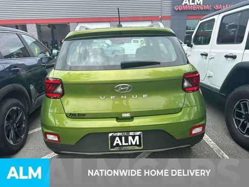 Used 2024 Hyundai Venue SEL FWD image 4