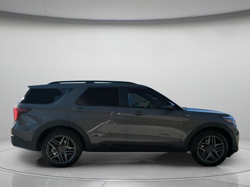New 2026 Ford Explorer ST-Line w/ ST-Line Street Pack image 34