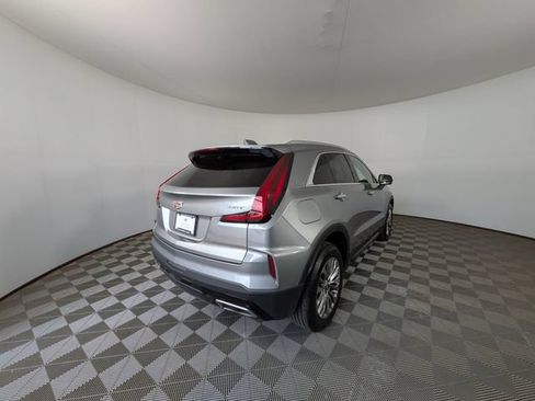 Used 2025 Cadillac XT4 Premium Luxury FWD image 2