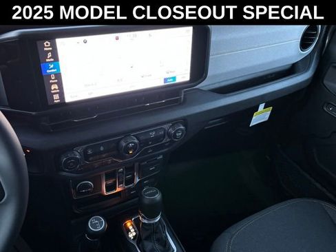 New 2025 Jeep Gladiator Sport AWD/4WD image 31