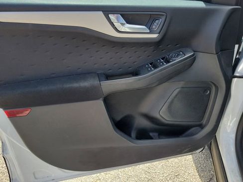 Used 2020 Ford Escape SE image 16