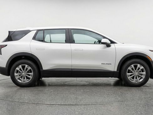 Used 2025 Chevrolet Equinox LT FWD image 11