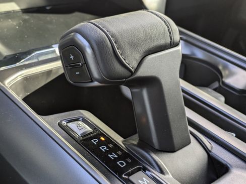 Used 2025 Ford F150 Lariat w/ Equipment Group 501A Mid image 30