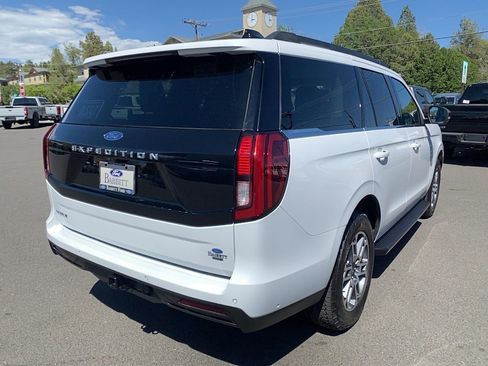 Certified 2025 Ford Expedition Active AWD/4WD image 5