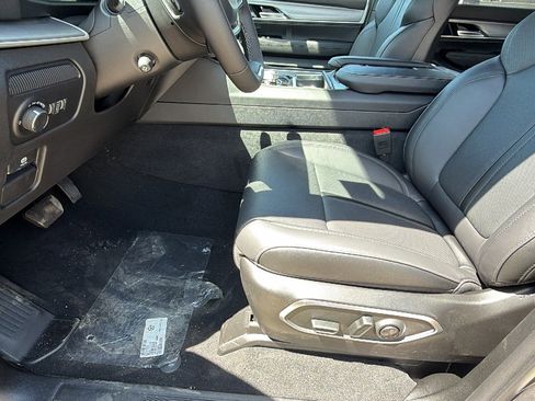 New 2026 Jeep Grand Wagoneer Limited AWD/4WD image 16
