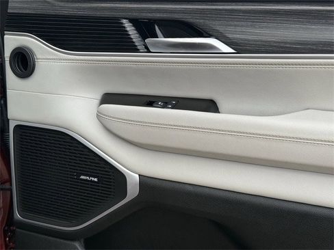 Used 2024 Jeep Wagoneer L Series II image 28